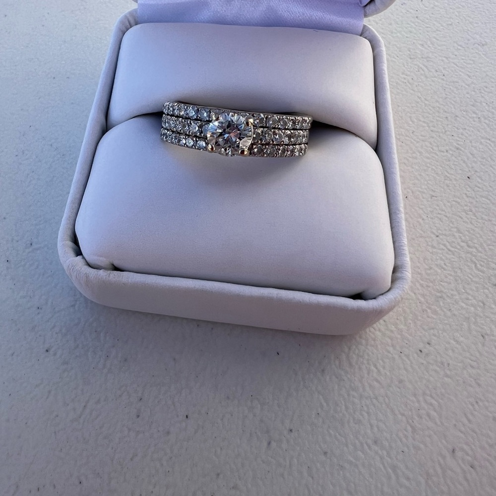 18k natural diamond ring